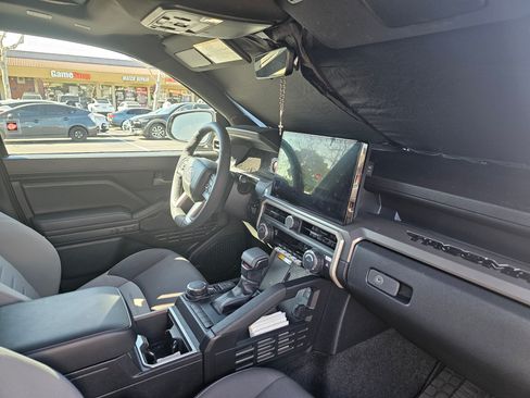 Used 2024 Toyota Tacoma TRD Sport w/ TRD Sport Upgrade Package image 6