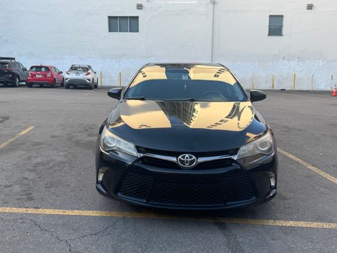 Used 2015 Toyota Camry SE FWD image 1