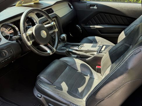 Used 2010 Ford Mustang Premium RWD image 8