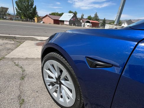 Used 2022 Tesla Model 3 Long Range AWD/4WD image 5