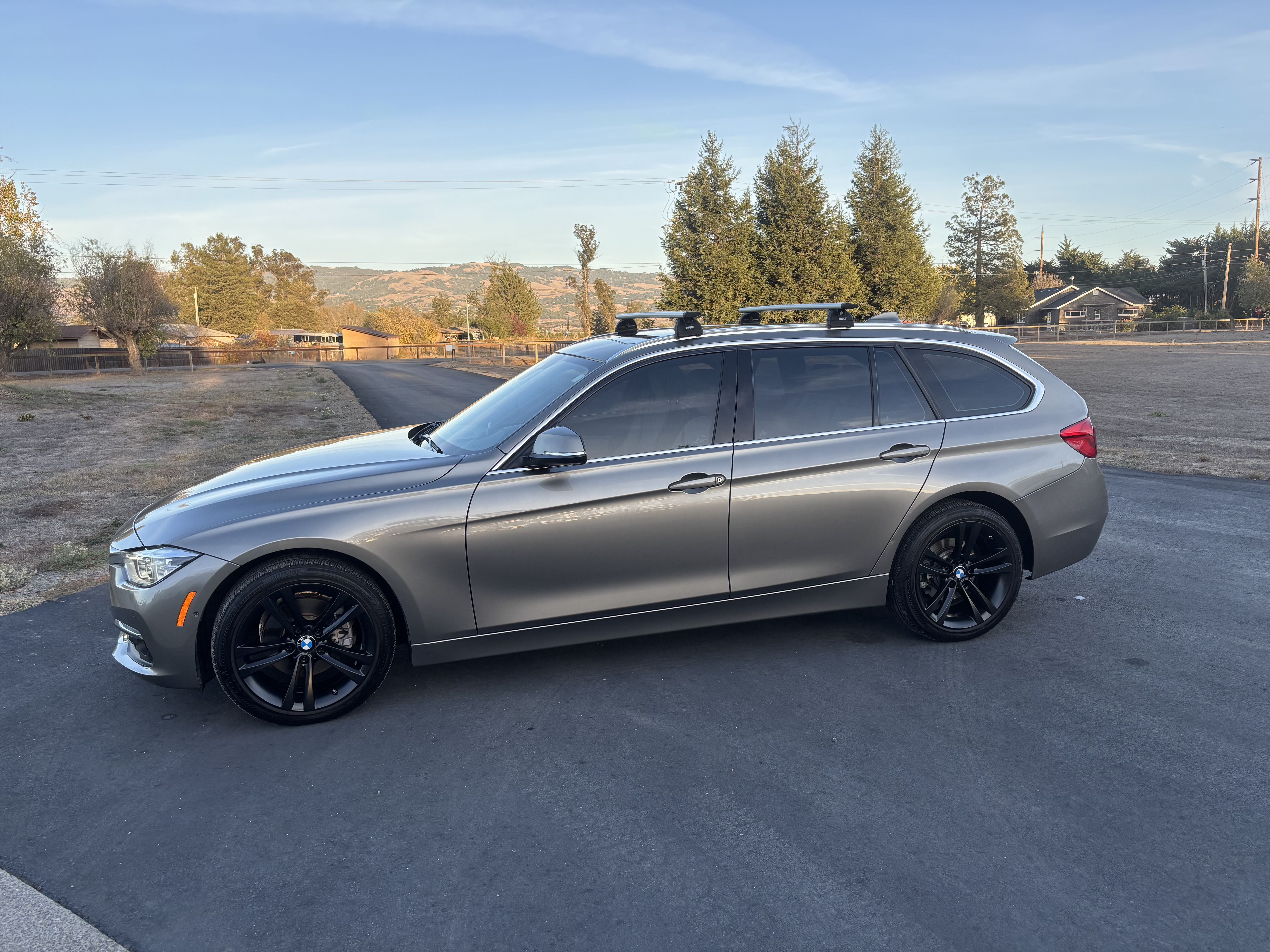 Used 2017 BMW 330i xDrive Wagon AWD/4WD image 2