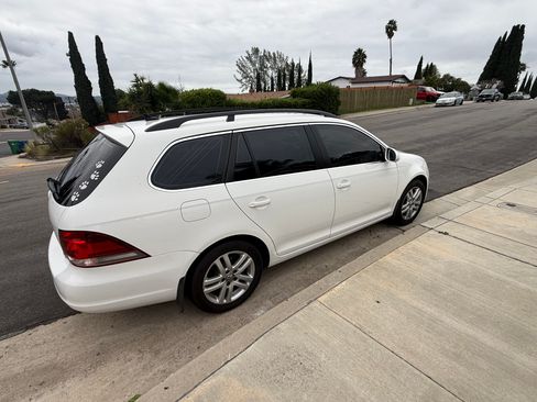 Used 2011 Volkswagen Jetta TDI image 2