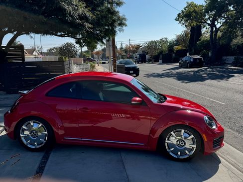 Used 2019 Volkswagen Beetle 2.0T S image 8