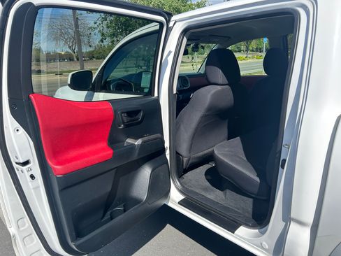 Used 2016 Toyota Tacoma SR5 w/ SR5 Appearance Package (DN) image 21