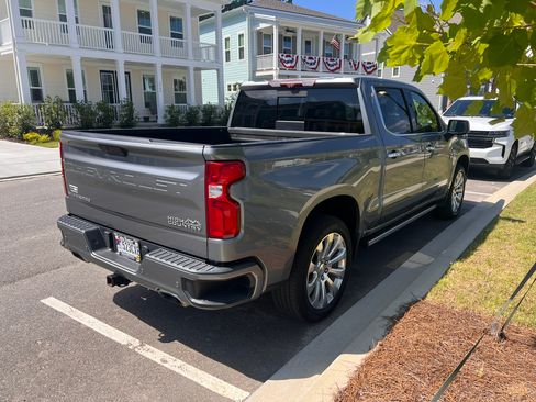 Used 2022 Chevrolet Silverado 1500 High Country w/ Technology Package AWD/4WD image 8