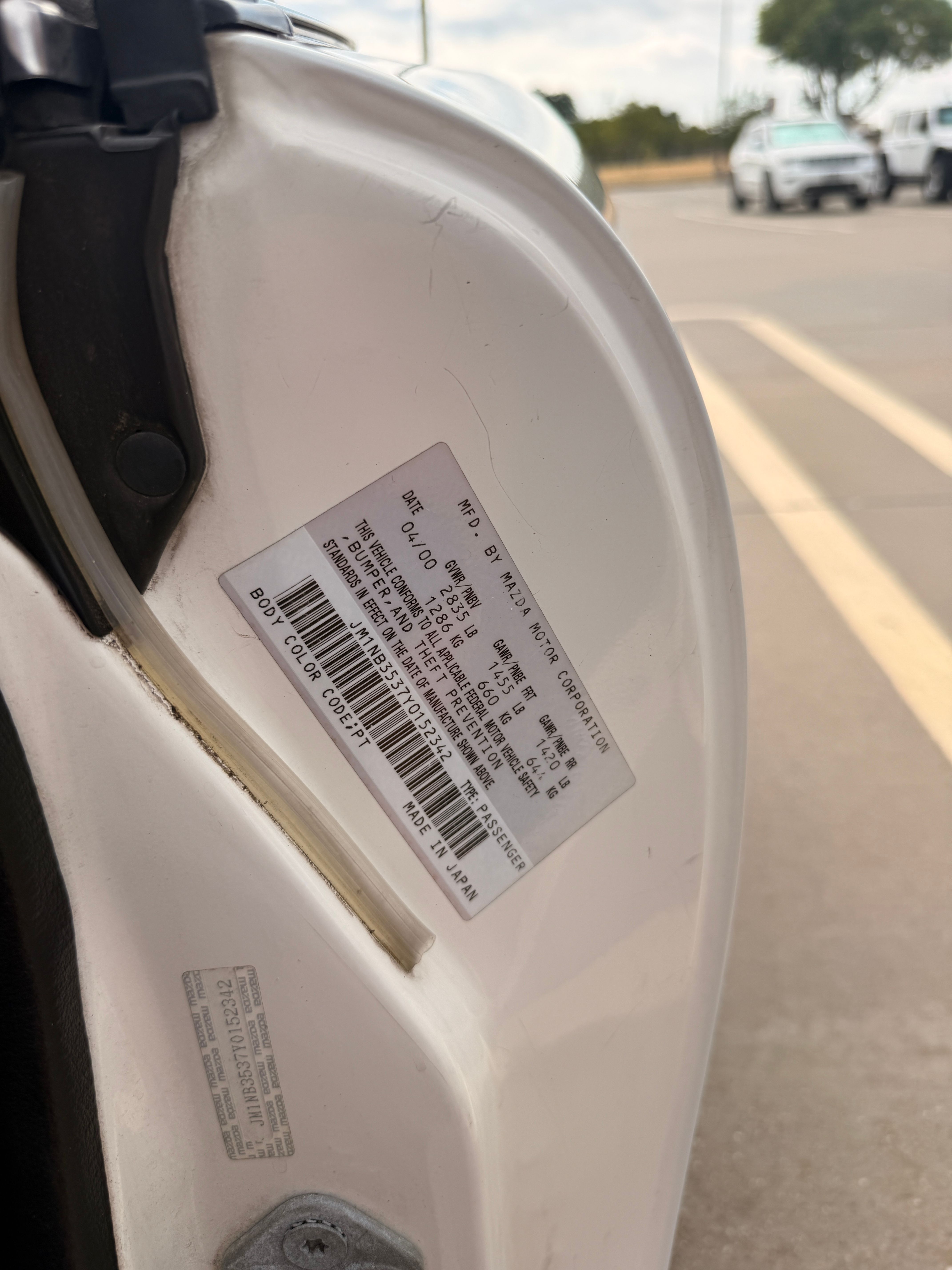 Used 2000 MAZDA MX-5 Miata RWD image 16