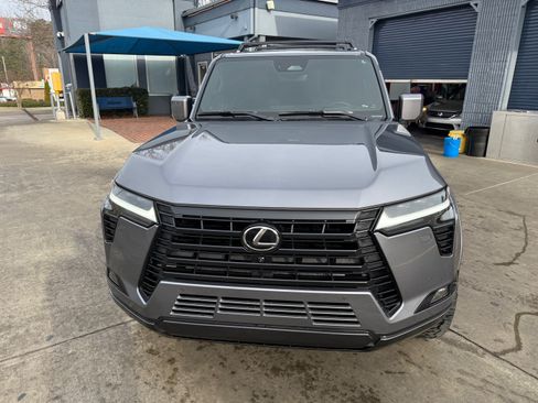 Used 2025 Lexus GX 550 AWD/4WD image 2
