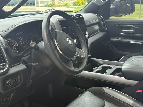 Used 2025 RAM 1500 Laramie w/ Sport Appearance Package AWD/4WD image 11