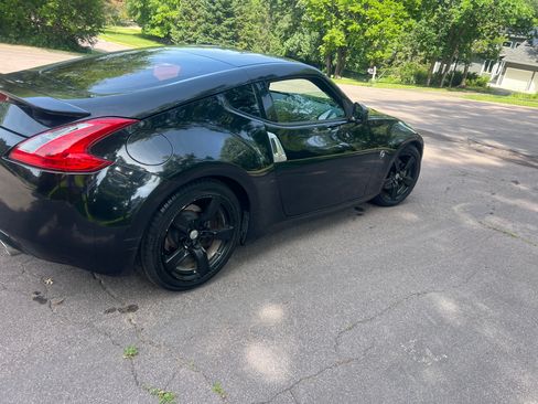 Used 2010 Nissan 370Z Coupe RWD image 4