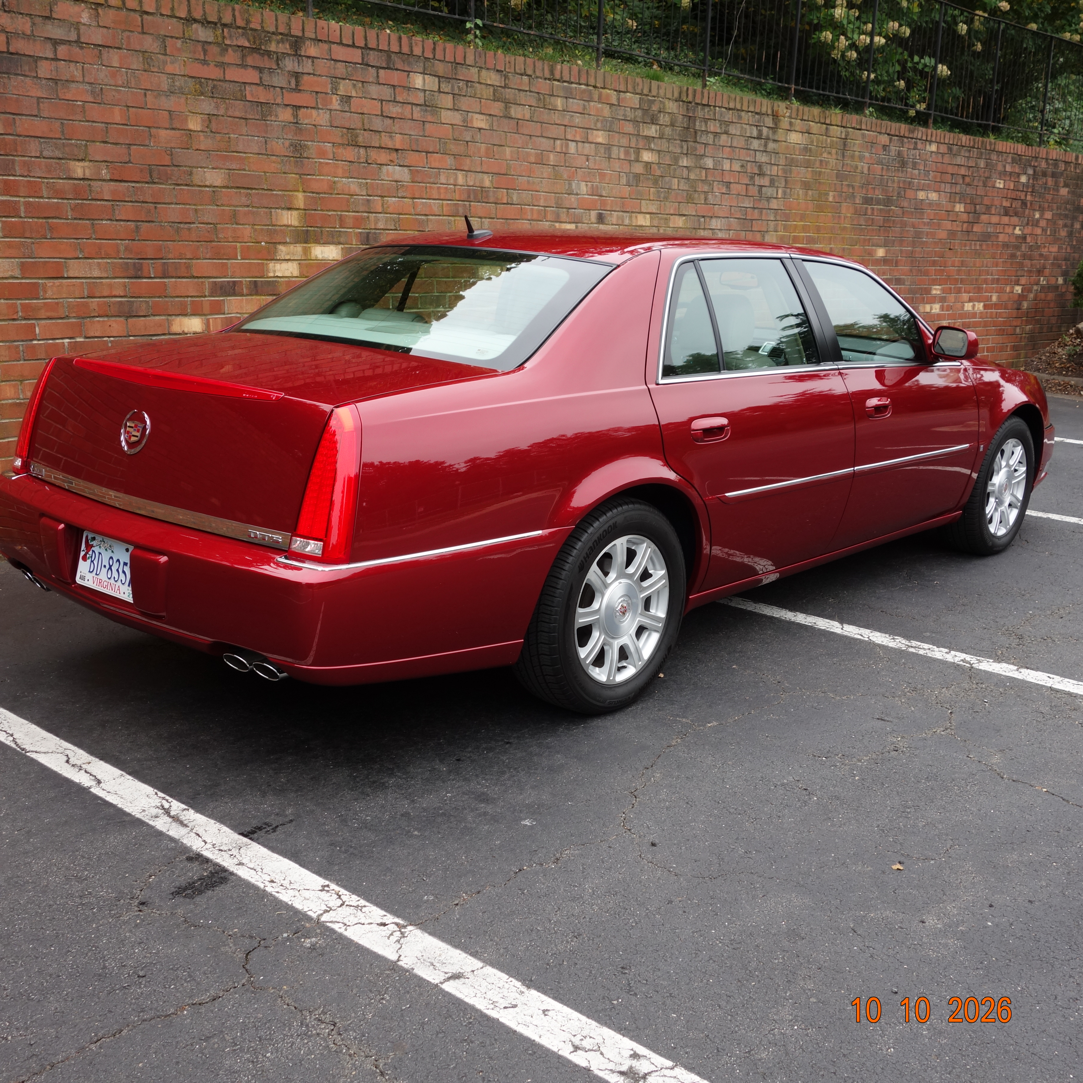Used 2008 Cadillac DTS w/ Sun And Sound Package FWD image 11