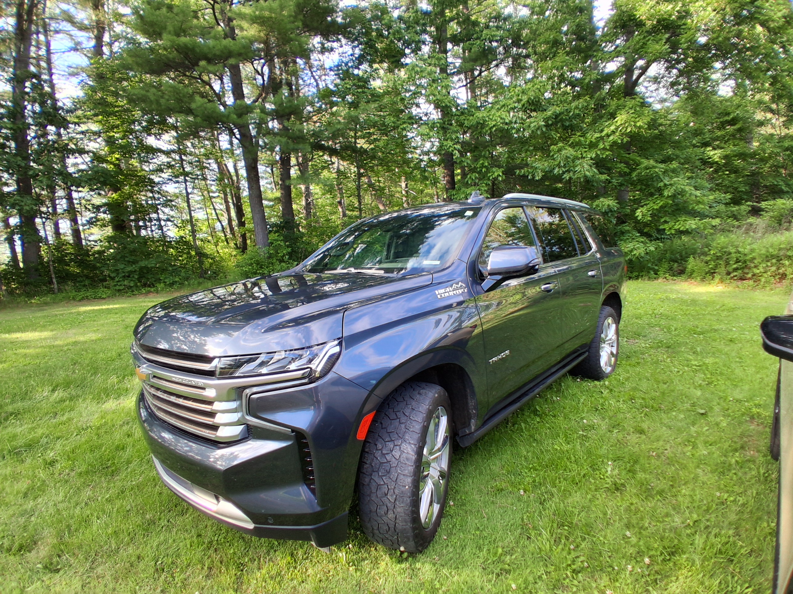 Used 2021 Chevrolet Tahoe High Country w/ Premium Package RWD image 2
