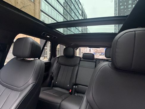 Used 2025 Land Rover Range Rover SE image 13