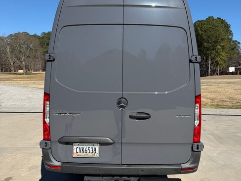 Used 2022 Mercedes-Benz Sprinter 2500 image 9