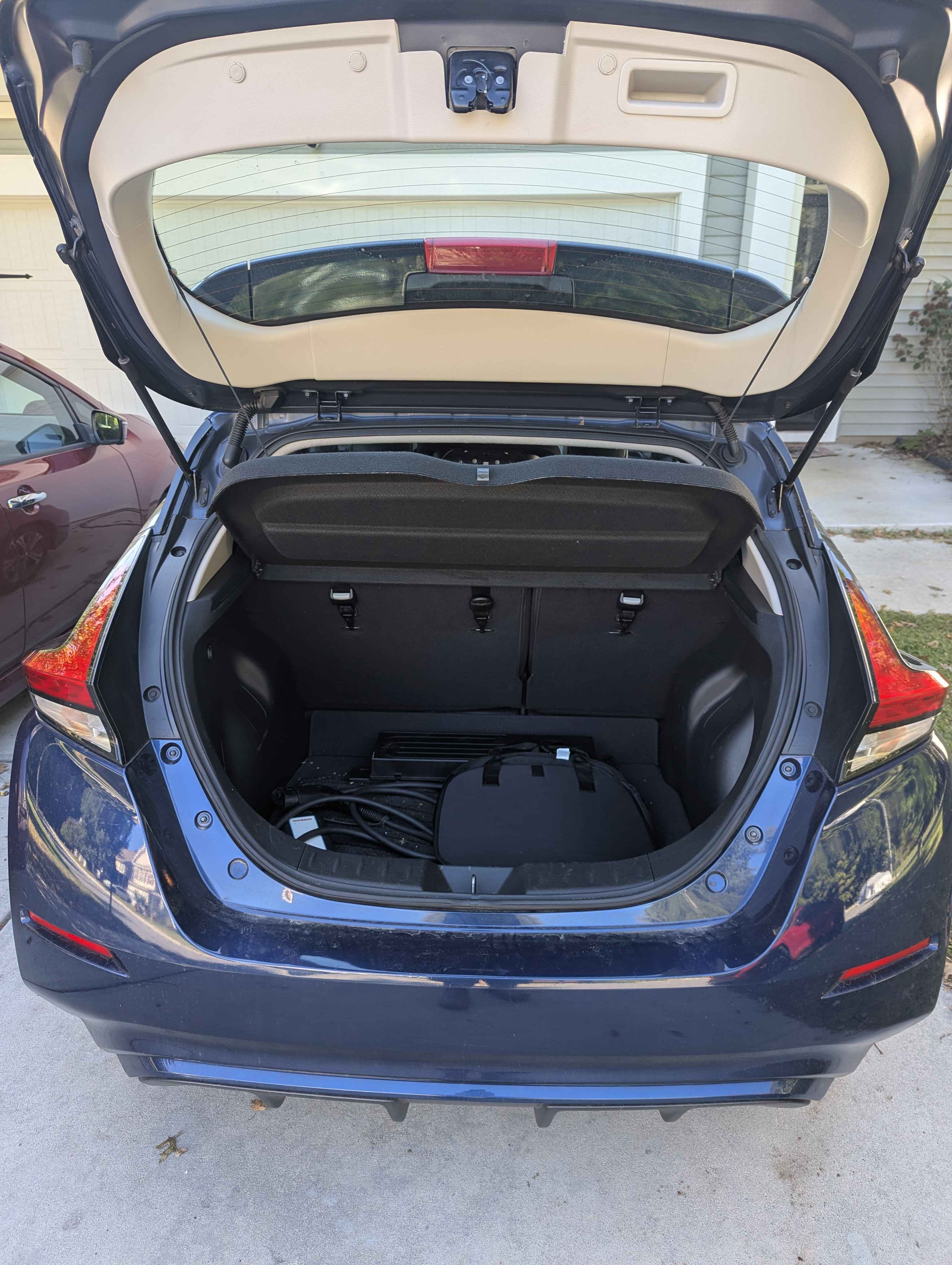 Used 2018 Nissan Leaf SL w/ SL Technology Package FWD image 2