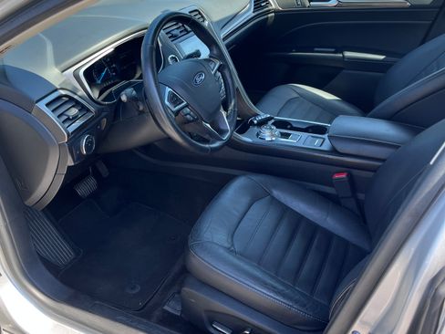 Used 2018 Ford Fusion SE w/ Fusion SE Technology Package FWD image 9