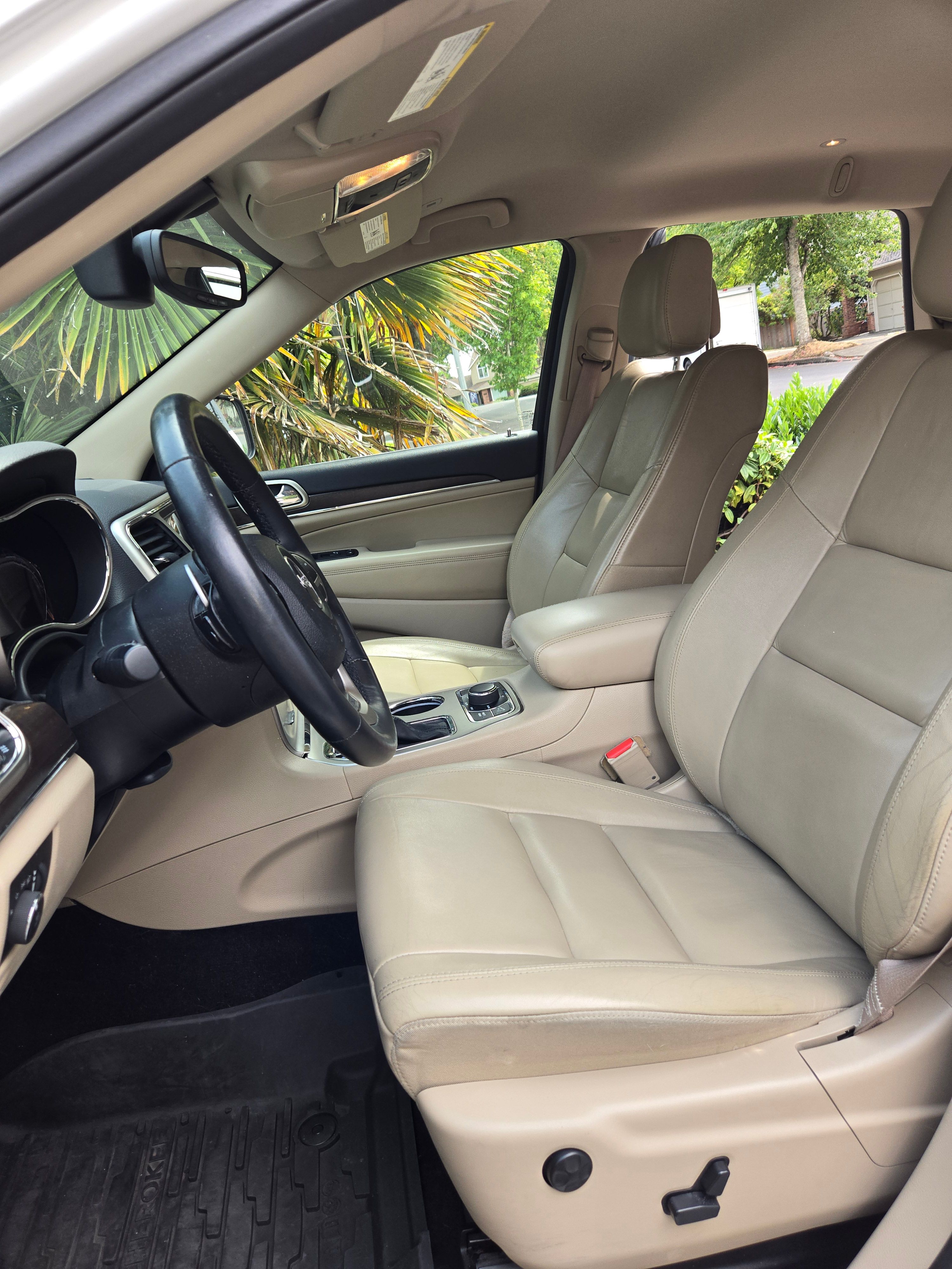 Used 2017 Jeep Grand Cherokee Limited AWD/4WD image 11