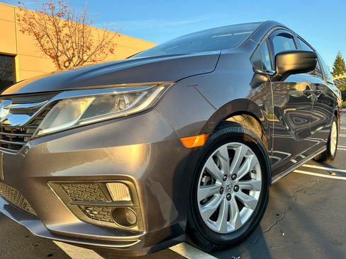 Used 2019 Honda Odyssey LX image 2