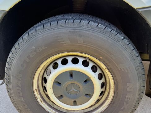 Used 2015 Mercedes-Benz Sprinter 2500 image 8