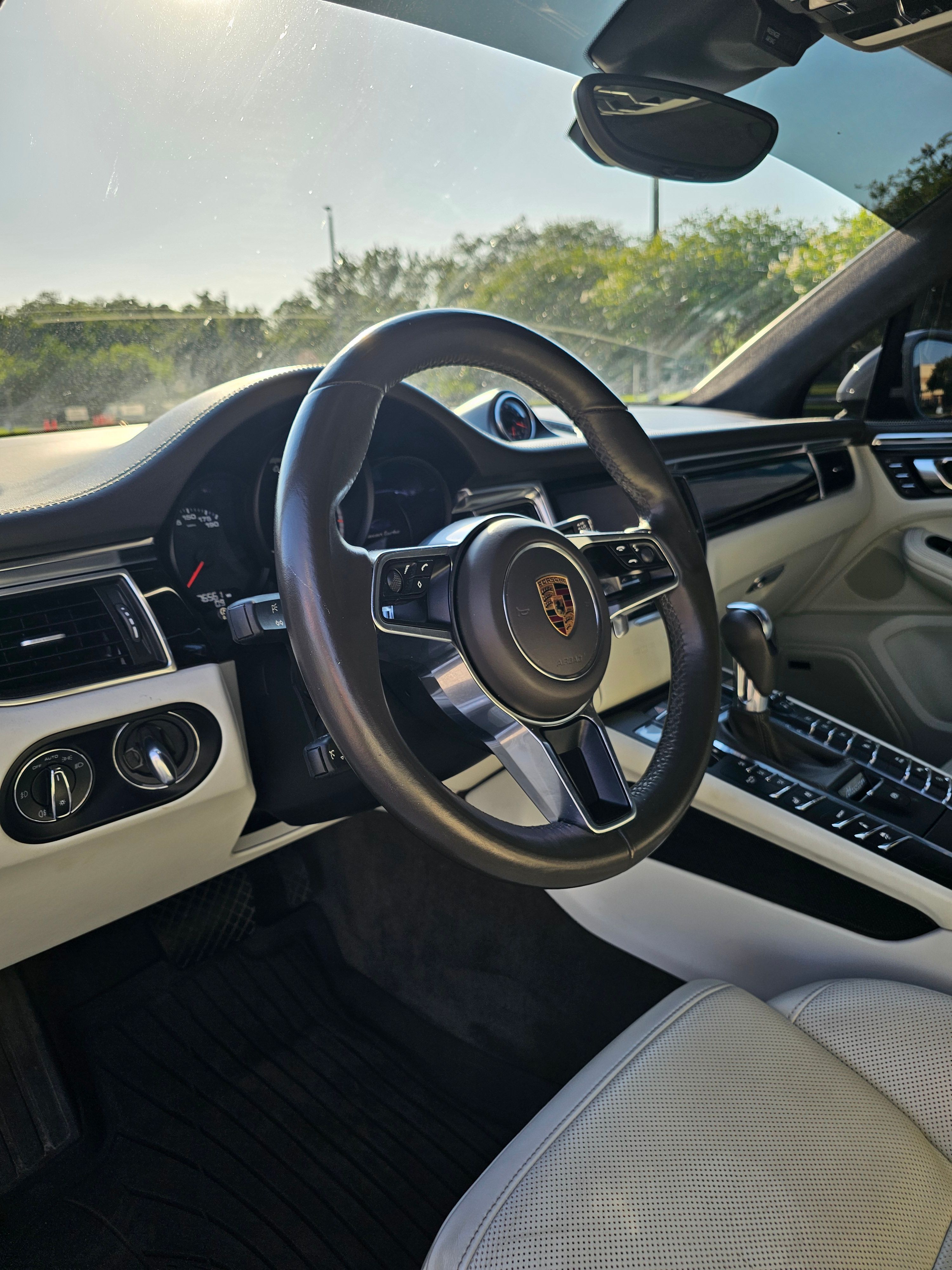Used 2016 Porsche Macan Turbo image 10