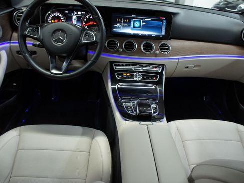 Used 2017 Mercedes-Benz E 400 4MATIC Wagon image 28