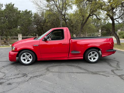 Used 1999 Ford F150 Lightning image 2