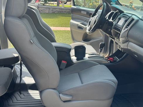 Used 2013 Toyota Tacoma 4x4 Access Cab V6 w/ TRD Off-Road Pkg image 8