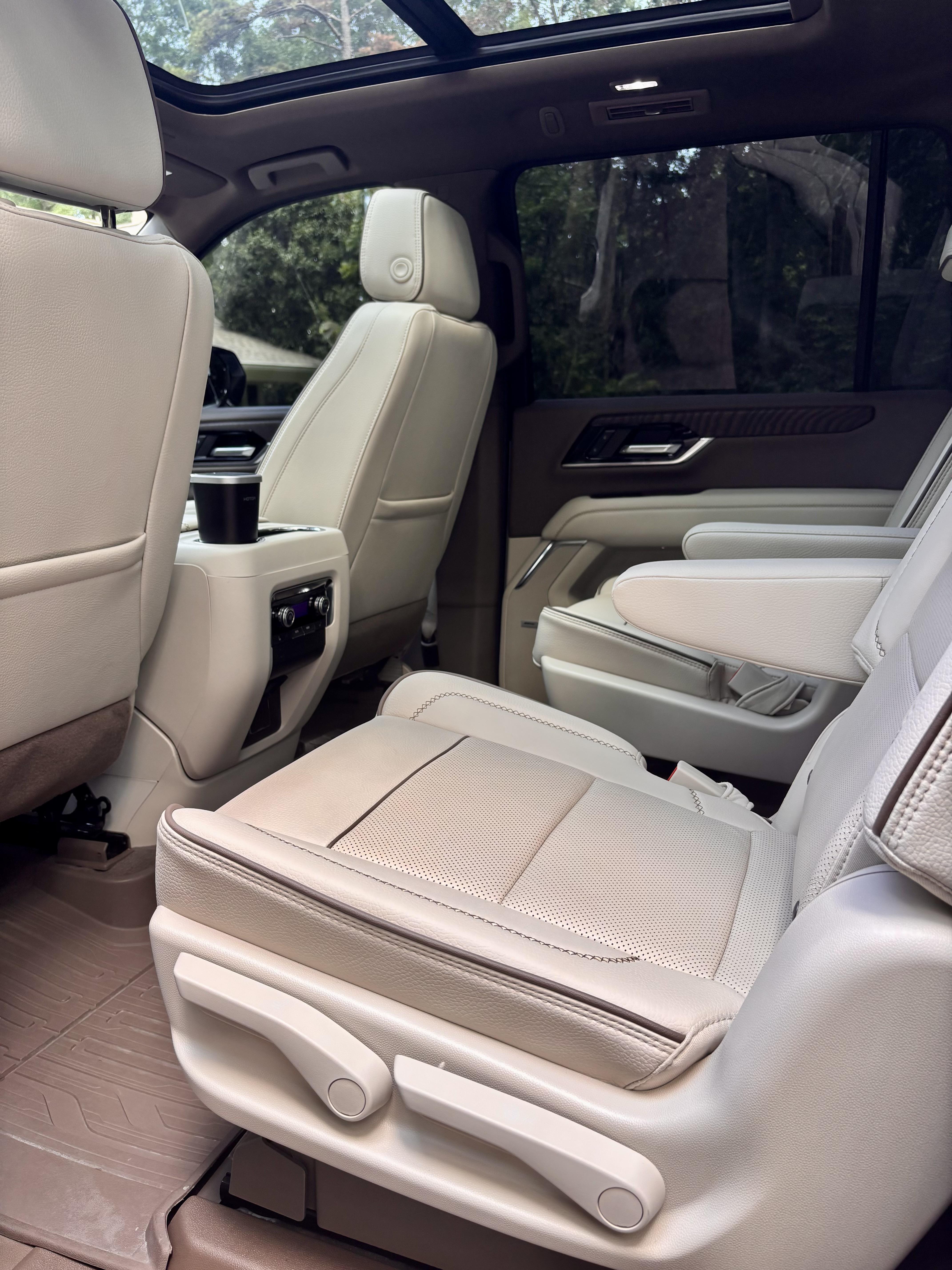 Used 2025 GMC Yukon XL Denali w/ Sun & Power Step Package RWD image 8
