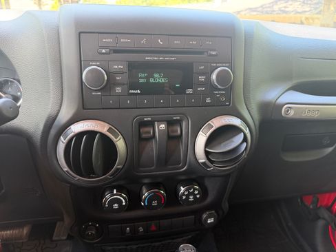 Used 2016 Jeep Wrangler Sport AWD/4WD image 13