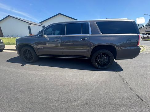 Used 2017 GMC Yukon XL Denali w/ Open Road Package AWD/4WD image 2