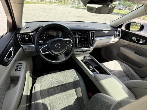 Used 2022 Volvo S60 B5 Momentum image 6