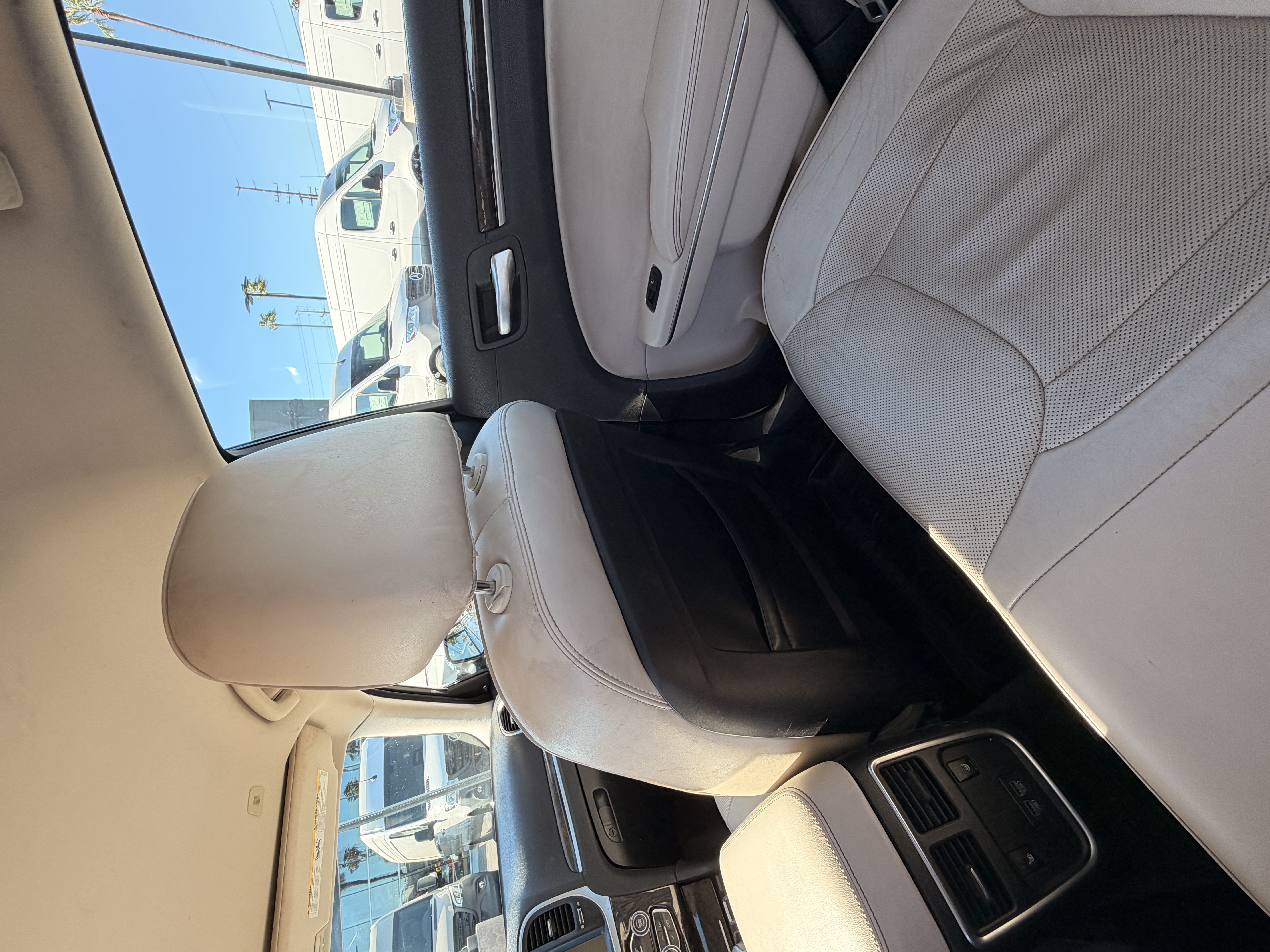 Used 2018 Chrysler 300 Limited RWD image 14