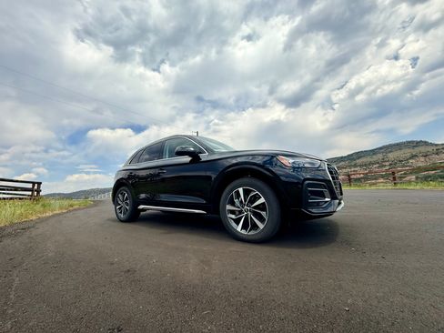 Used 2021 Audi Q5 2.0T Premium Plus w/ Premium Plus Package AWD/4WD image 11