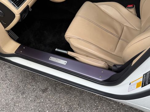 Used 2009 Aston Martin V8 Vantage Roadster image 12