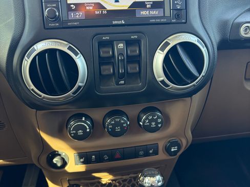 Used 2017 Jeep Wrangler Unlimited Sahara w/ Max Tow Package image 11