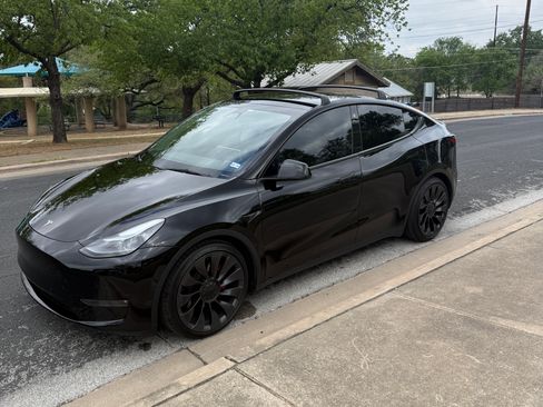 Used 2022 Tesla Model Y Performance image 8