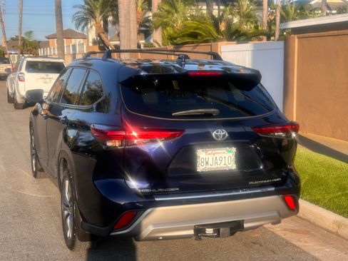 Used 2021 Toyota Highlander Platinum AWD/4WD image 2