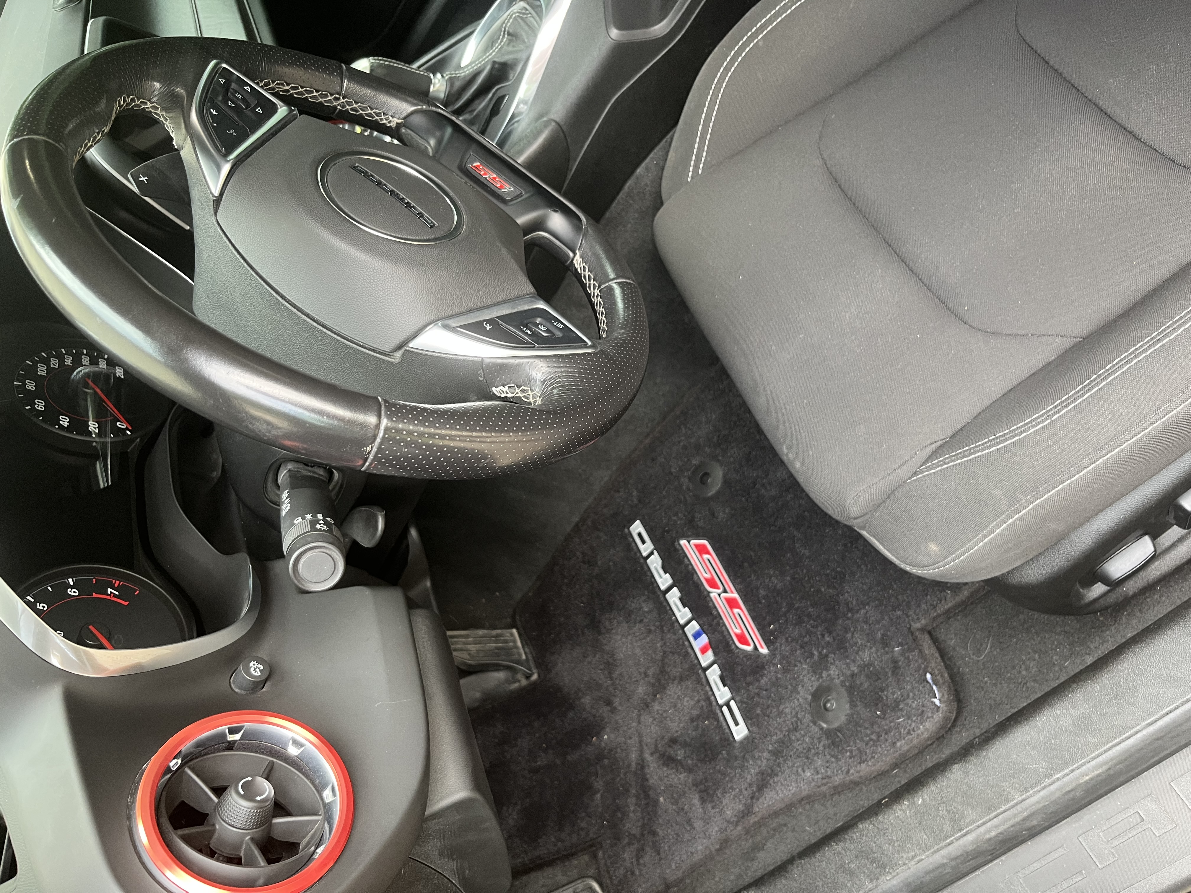 Used 2018 Chevrolet Camaro SS RWD image 8