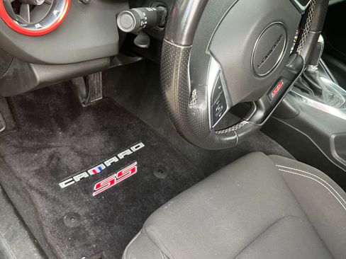 Used 2018 Chevrolet Camaro SS RWD image 8