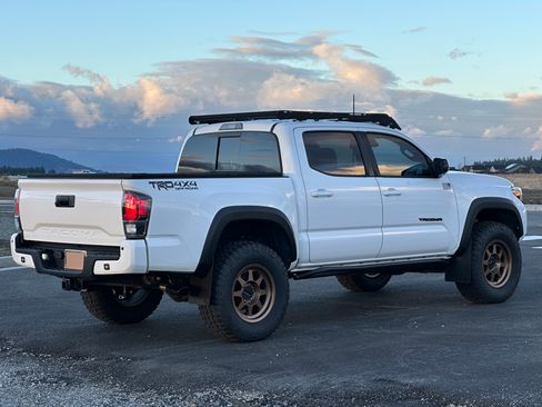 Used 2022 Toyota Tacoma TRD Off-Road image 6