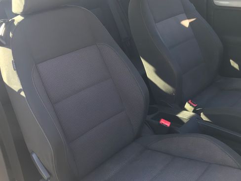 Used 2010 Volkswagen Golf 2-Door image 19