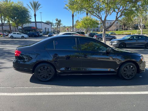 Used 2015 Volkswagen Jetta S image 9