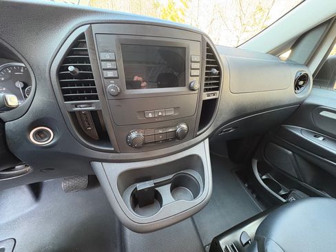 Used 2023 Mercedes-Benz Metris image 12