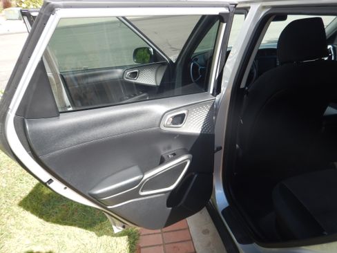 Used 2020 Kia Soul LX image 16