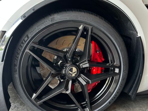 Used 2016 Chevrolet Corvette Z06 w/ 3LZ Preferred Equipment Group image 4