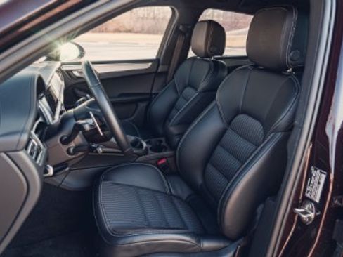 Used 2023 Porsche Macan Turbo image 6