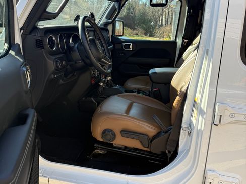 Used 2023 Jeep Wrangler Unlimited Rubicon 4xe w/ Safety Group image 15