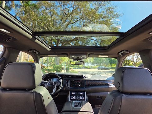 Used 2023 GMC Yukon Denali image 9