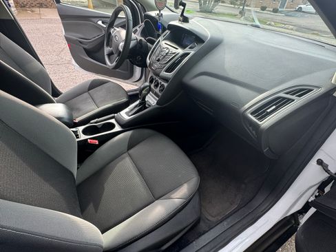 Used 2014 Ford Focus SE FWD image 10
