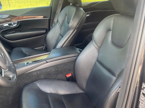 Used 2019 Volvo XC90 T5 Momentum w/ Advanced Package image 18