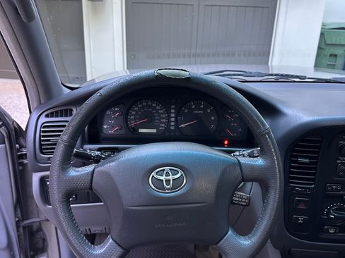 Used 2002 Toyota Land Cruiser image 9